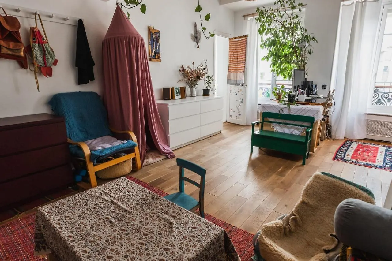 Apartament Bright Atypical Duplex In Menilmontant Paryż